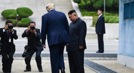 Ιστορική στιγμή: O Τραμπ πάτησε στη Βόρεια Κορέα