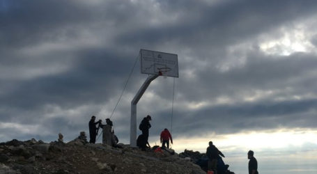 Ο Θεός Αντετοκούνμπο – Η Nike έβαλε για χάρη του μπασκέτα στην κορυφή του Ολύμπου