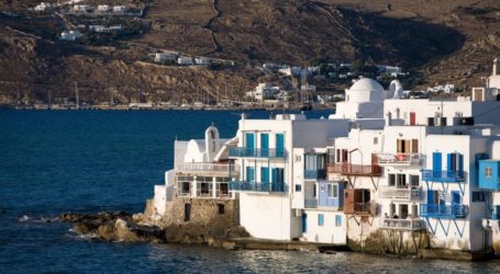 Μύκονος: Θερμό επεισόδιο στο εστιατόριο με τα «χρυσά καλαμαράκια» μεταξύ του ιδιοκτήτη και Γερμανών δημοσιογράφων