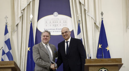 Παραδόσεις – παραλαβές υπουργείων: Τα μηνύματα των νέων υπουργών και ο απολογισμός των απερχόμενων (Βίντεο)