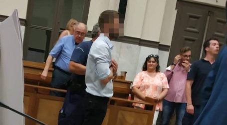 Ζάκυνθος: Με δάκρυα στα μάτια ο πατροκτόνος άκουσε ότι τον αφήνουν ελεύθερο μέχρι την έφεση