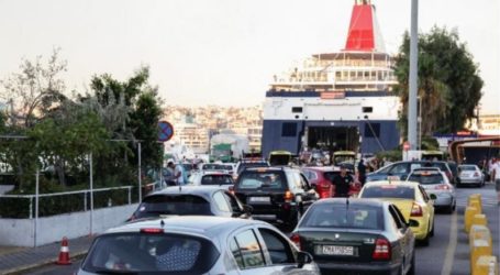 Όπου φύγει-φύγει: Μποτιλιάρισμα στο λιμάνι του Πειραιά