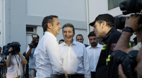 Στο Συντονιστικό της Πυροσβεστικής μετά τον σεισμό ο Μητσοτάκης: Ένα μεγάλο ευχαριστώ στον κρατικό μηχανισμό