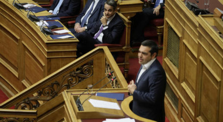 «Καζάνι που βράζει» η Βουλή – Ερώτηση Τσίπρα σε Μητσοτάκη: Τι θα κάνετε με τα εγκλήματα διαφθοράς;