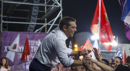 Ο Τσίπρας καλεί πίσω τους πρώην συντρόφους του – Επενδύει στο ΚΙΝΑΛ, στα μικρά κόμματα και στη μείωση της αποχής
