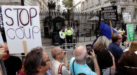 Στο πόδι η Βρετανία κατά του Τζόνσον – «Ντροπή σου Μπόρις», φώναξαν οι διαδηλωτές