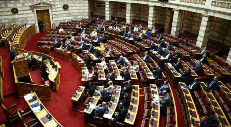 Κάθε κόμμα και καημός, κάθε αρχηγός και ζάλη