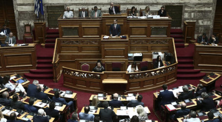 Μπρα ντε φερ Μητσοτάκη – Τσίπρα για το άσυλο & η δυσαρέσκεια του ΚΙΝΑΛ