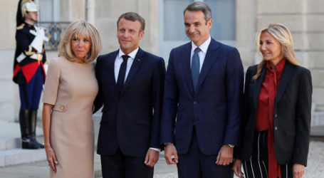 Παρίσι: Κάλεσμα Μητσοτάκη για επενδύσεις – Μήνυμα Μακρόν σε Τουρκία