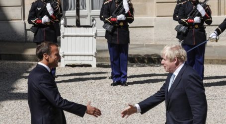 Μακρόν σε Τζόνσον: Μην περιμένεις νέα συμφωνία για το Brexit μέσα σε 30 ημέρες