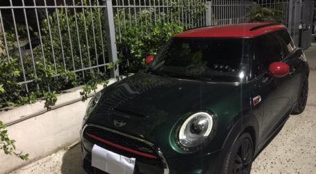 Ο οδηγός του σκούρου mini έκρυβε μυστικά! Το αυτοκίνητο ήταν το στρατηγείο του!