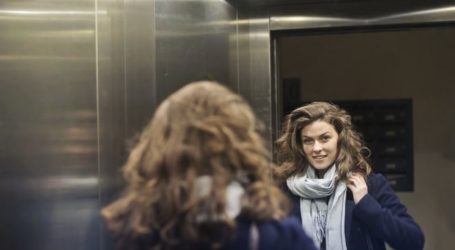 Γιατί τα ασανσέρ έχουν καθρέφτες – Ματαιοδοξία ή θέμα ασφάλειας;