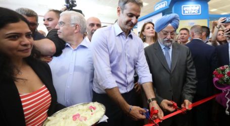 84η ΔΕΘ: Περιοδεία του πρωθυπουργού στα περίπτερα της Έκθεσης, οι Guns N’ Roses και το δώρο