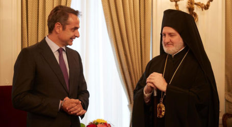 Μητσοτάκης: Χρέος μου η ενότητα των Ελλήνων εντός και εκτός Ελλάδας – Αρχιεπίσκοπος: Η χώρα είναι σε στιβαρά και καλά χέρια