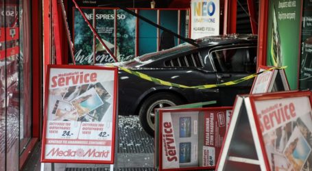 Πέτρου Ράλλη: Μπούκαραν σε κατάστημα ηλεκτρονικών ειδών με αυτοκίνητο