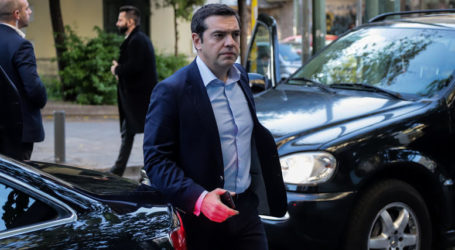 Η επιστροφή στο Κόμο και τα «καρφιά» από πρώην και νυν