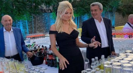 Η Φαίη Σκορδά, barwoman, ο Χατζηνικολάου σερβιτόρος και ο Αρναούτογλου Dj!