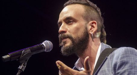 Ο κριτής του theVoice  βρήκε νέο αμόρε – Αυτή είναι η εντυπωσιακή σύντροφος του