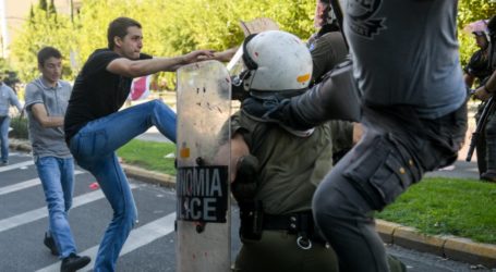 Η κατάθεση του αστυνομικού για τον «καρατέκα» διαδηλωτή: Ένιωσα να χάνω το φως μου