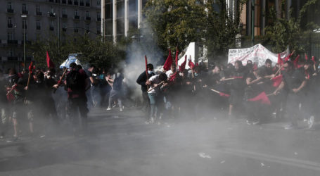 Ένταση και χημικά στις πορείες σε Αθήνα και Θεσσαλονίκη