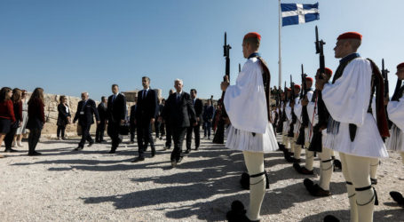 Απελευθέρωση Αθήνας: Επετειακή έπαρση σημαίας στην Ακρόπολη