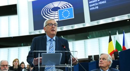 Γιούνκερ: Κρατήσαμε την Ελλάδα στην Ευρωζώνη παρά την αντίθετη γνώμη πολλών