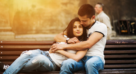 Τι είναι αυτό που μας κάνει να ερωτευόμαστε τρελά μερικούς ανθρώπους και κάποιους άλλους όχι;