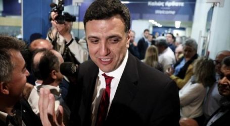 Ρουβίκωνας: «Ντου στο πολιτικό γραφείο του Κικίλια – Πέταξαν τρικάκια και μπογιές