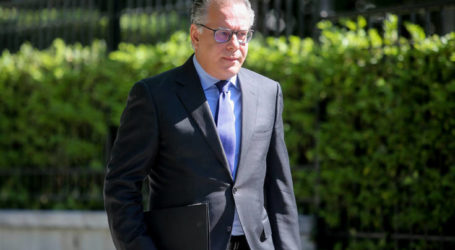 Κουμουτσάκος: Δεν είναι το πλάνο της κυβέρνησης η κατασκευή κλειστών κέντρων σε βραχονησίδες