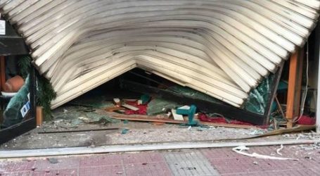 Εισέβαλαν με ΙΧ σε κοσμηματοπωλείο στην Αρτέμιδα – Δύο συλλήψεις μετά από κινηματογραφική καταδίωξη