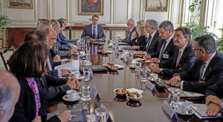 Κάνουν πίσω για τις χρεώσεις οι τραπεζίτες μετά τη συνάντηση με Μητσοτάκη