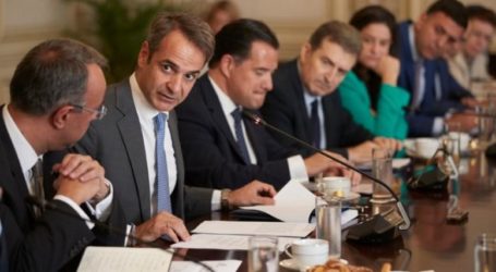 «Γκάζια» από Μητσοτάκη στο υπουργικό – «Αγκάθι» το προσφυγικό