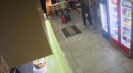 Γαλάτσι:  Η στιγμή της ληστείας στην πιτσαρία – video