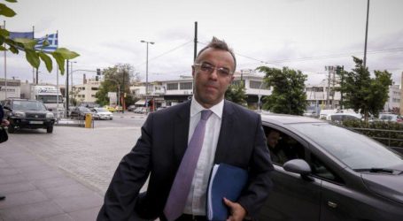 Πάει στην Ουάσιγκτον για να αποπληρώσει μέρος του χρέους ο Σταϊκούρας