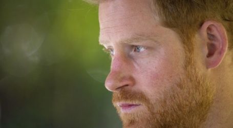 “Στα μαχαίρια” πρίγκιπας Χάρι – ΜΜΕ: “Sun και Daily Mirror παρακολουθούν το τηλέφωνό μου”