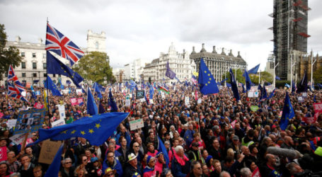 Brexit: 12 μονάδες “αέρα” δίνουν οι δημοσκοπήσεις στο Συντηρητικό Κόμμα