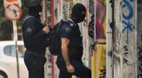 Μεγάλη αστυνομική επιχείρηση σε υπό κατάληψη κτίριο δίπλα στην ΑΣΟΕΕ