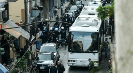 Ομάδες «αλληλέγγυων» μετέφεραν μετανάστες σε κτήριο του ΕΜΠ – Τι δήλωσε ο πρύτανης