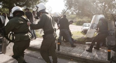 Ένταση και χημικά στην πορεία φοιτητών στο Καβούρι – Κλειστή η λεωφόρος Ποσειδώνος