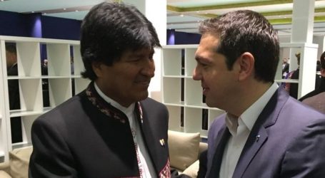 Τηλεφωνική επικοινωνία Τσίπρα με Μοράλες: “Ανάγκη αποκατάστασης της δημοκρατίας”