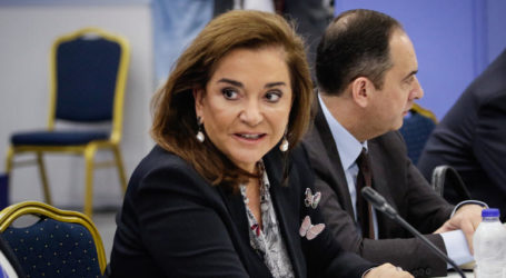 Μπακογιάννη για Τσίπρα: θα ήταν κωμικό να πάει μέχρι την πρεσβεία