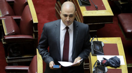 Μπογδάνος κατά Ντόρας: Στη ΝΔ τραβάει αυτιά μόνο ο Κυριάκος