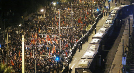 Ικανοποίηση στην κυβέρνηση: Δεν έγιναν επεισόδια, γιατί υπήρχε σχέδιο -Ο Τσίπρας στο δρόμο, ο ΣΥΡΙΖΑ στο 3%