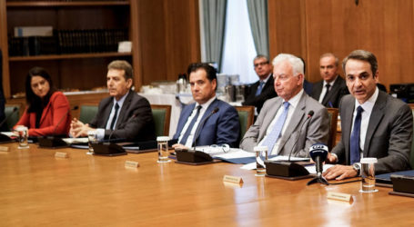 Σαρώνει στις δημοσκοπήσεις ο Μιχάλης Χρυσοχοϊδης