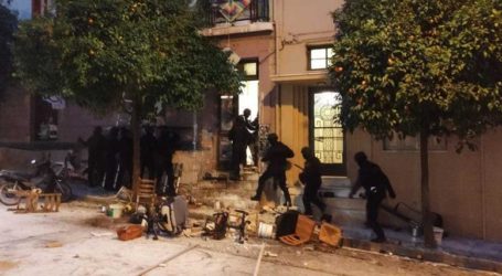 Κουκάκι: Ελεύθεροι οι συλληφθέντες – Δίωξη για πλημμέλημα – Βίντεο απο την επέμβαση των ΜΑΤ