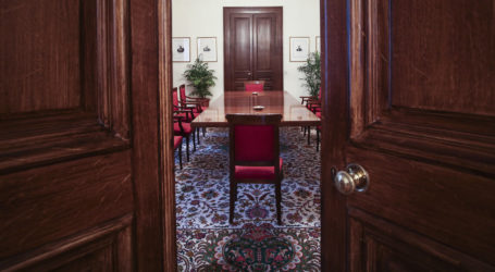 Οι βουλευτές «διαλέγουν» Πρόεδρο της Δημοκρατίας, οι αρχηγοί τους τηρούν στάση αναμονής – Τι θα κάνει ο ΣΥΡΙΖΑ με τον Προκόπη Παυλόπουλο