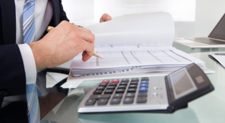 «Σαφάρι» για τις e-αποδείξεις από την Πρωτοχρονιά – Πρέπει να ξοδεύουμε ηλεκτρονικά το 30% του εισοδήματός μας