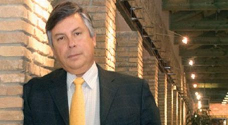 Jumbo: Γιατί ανακατεύει τώρα την «τράπουλα» και προκαλεί ο Βακάκης