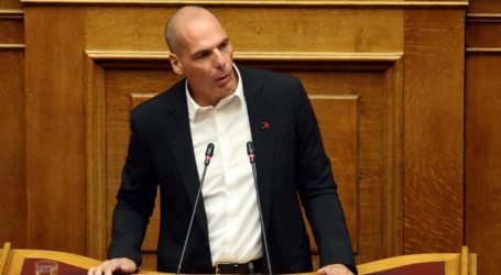 Πανηγυρίζουν οι Τούρκοι με δήλωση Βαρουφάκη: Παρομοιάζει τον Χάφταρ με τον Κάρατζιτς