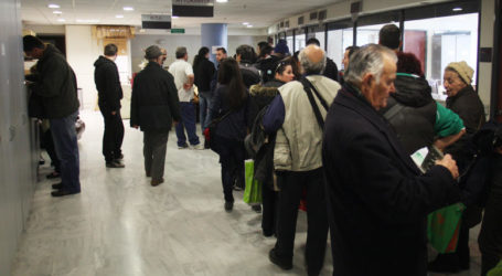 Στο μισό οι κρατήσεις για τα μπλοκάκια – Αναδρομικά από 1/1/2020